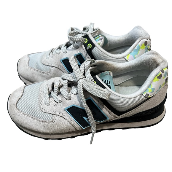 New Balance 574 V2 Floral/Camo in rain cloud blue Women’s sneakers-size 7.5 - Picture 2 of 8